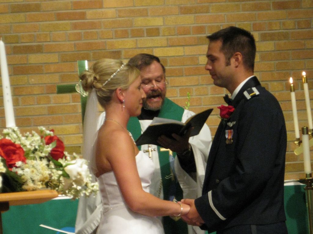 07_04_wedding_a_b_altar_06.jpg (large)