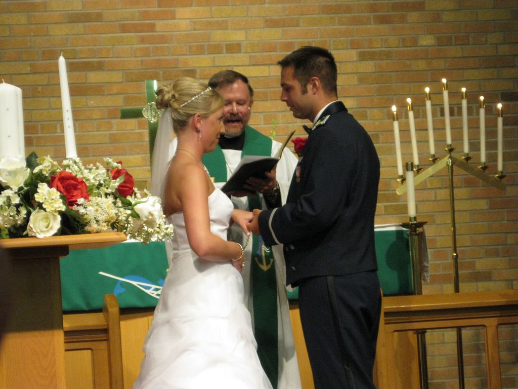 07_04_wedding_a_b_altar_09.jpg (large)