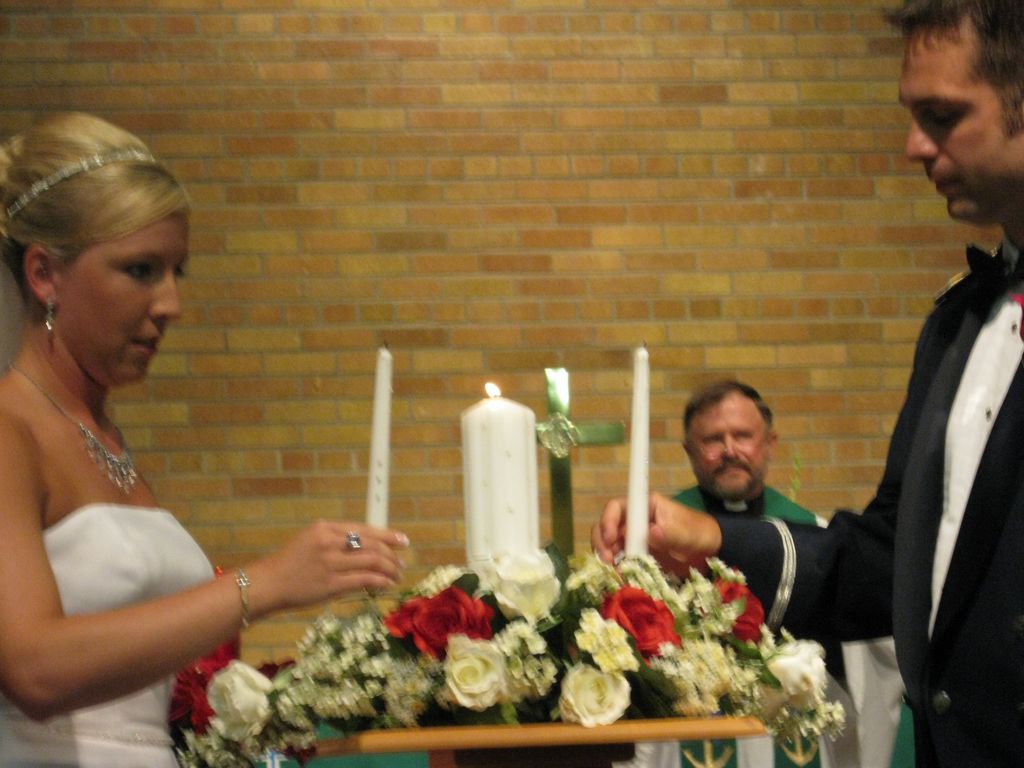 07_04_wedding_a_b_altar_10.jpg (large)