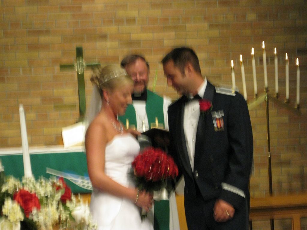 07_04_wedding_a_b_altar_12.jpg (large)