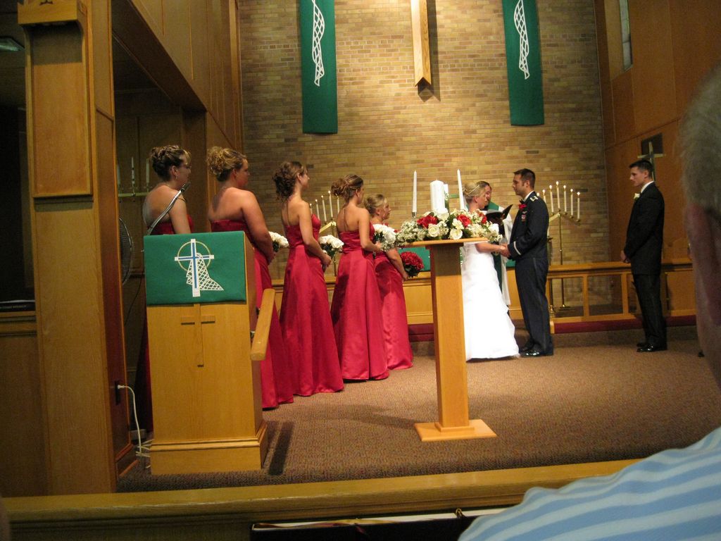07_04_wedding_a_b_altar_13.jpg (large)