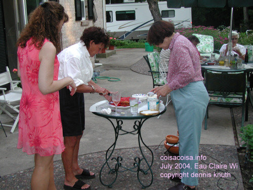 Elvera's Daughter, Elvera and Jeanette