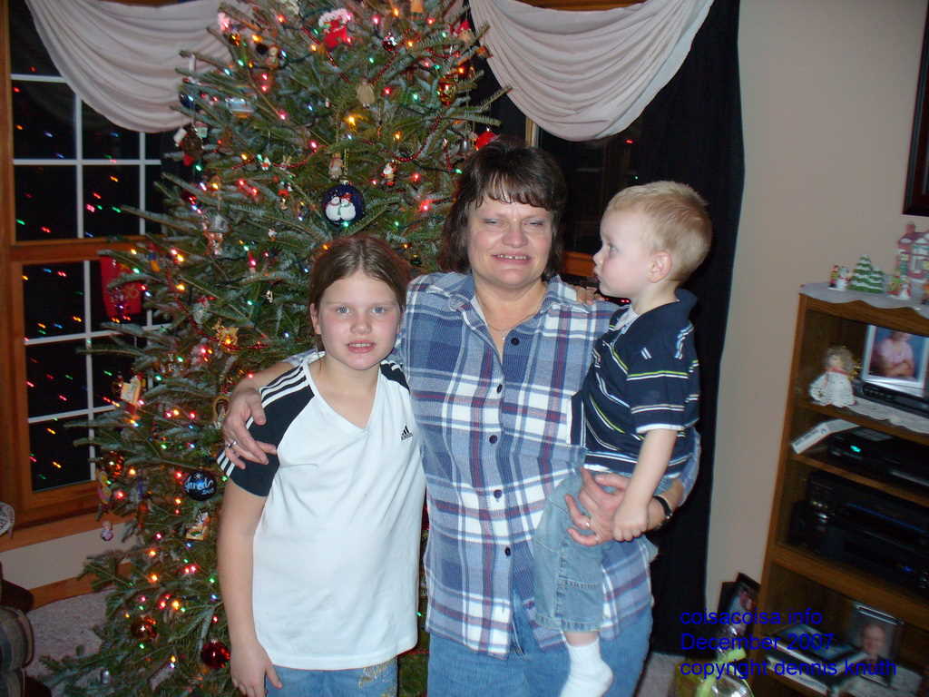 Sherri and grandchildren at the Xmas tree