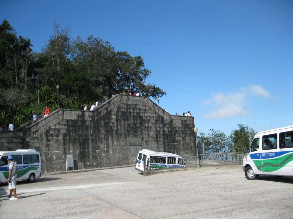 Park bus summit at Corocovado