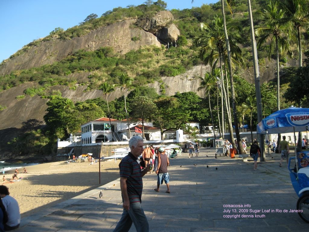 Houses at the end of Praia Vermelha