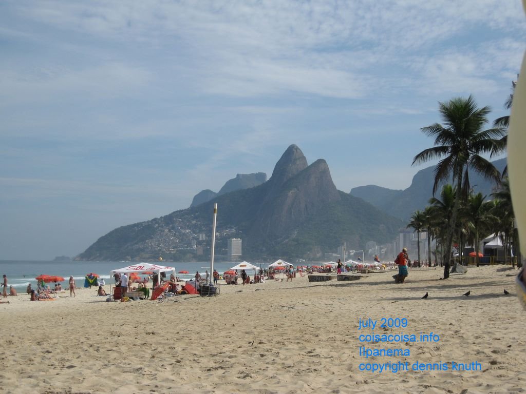 Cabanas and mountains on Ipenama