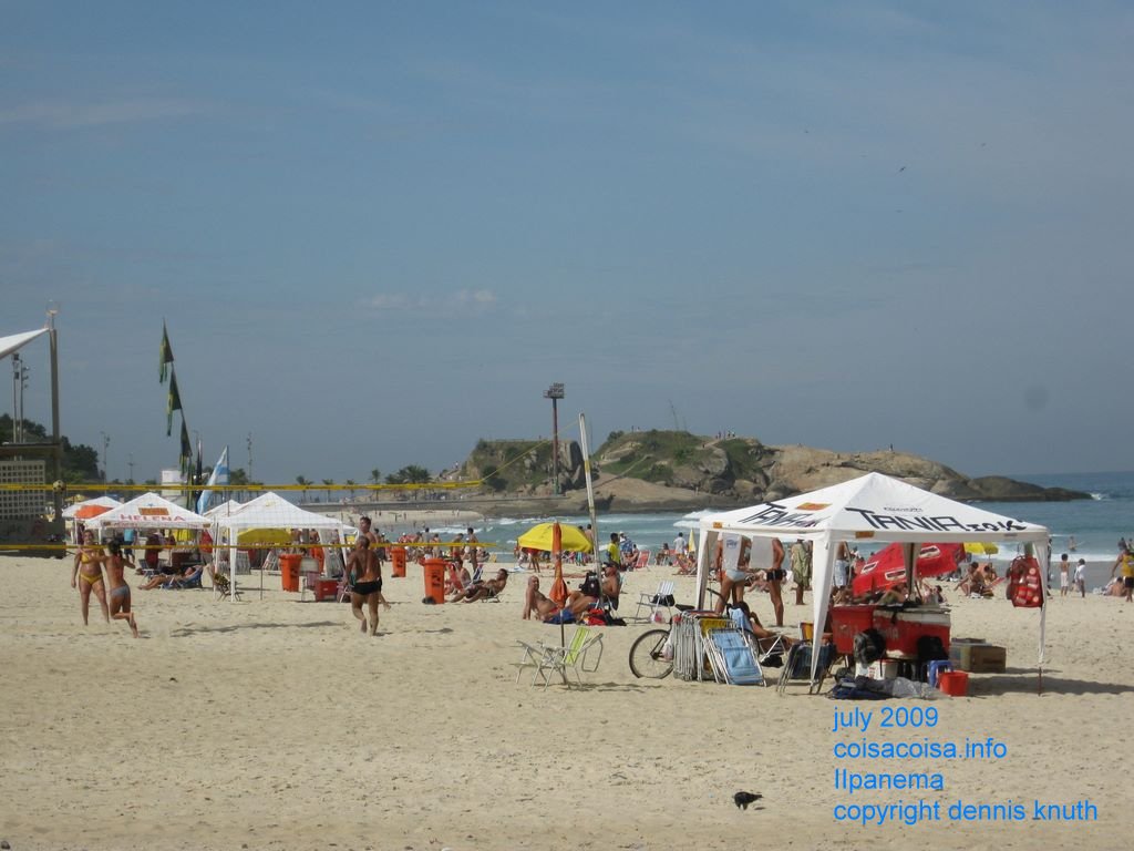 Beach volleyball on Ipenama