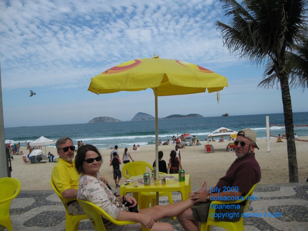 Having a beer and a foot massage on Ipenama