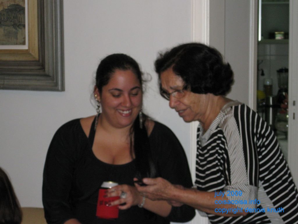 Texting Vicentina on Vivianne's phone