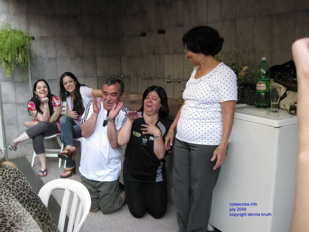 Helenice and Helton mimic a dwarf