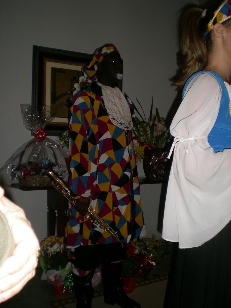 Vicentina's King's jestor plays the soprano saxaphone