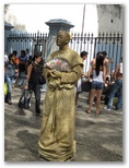 Living statue