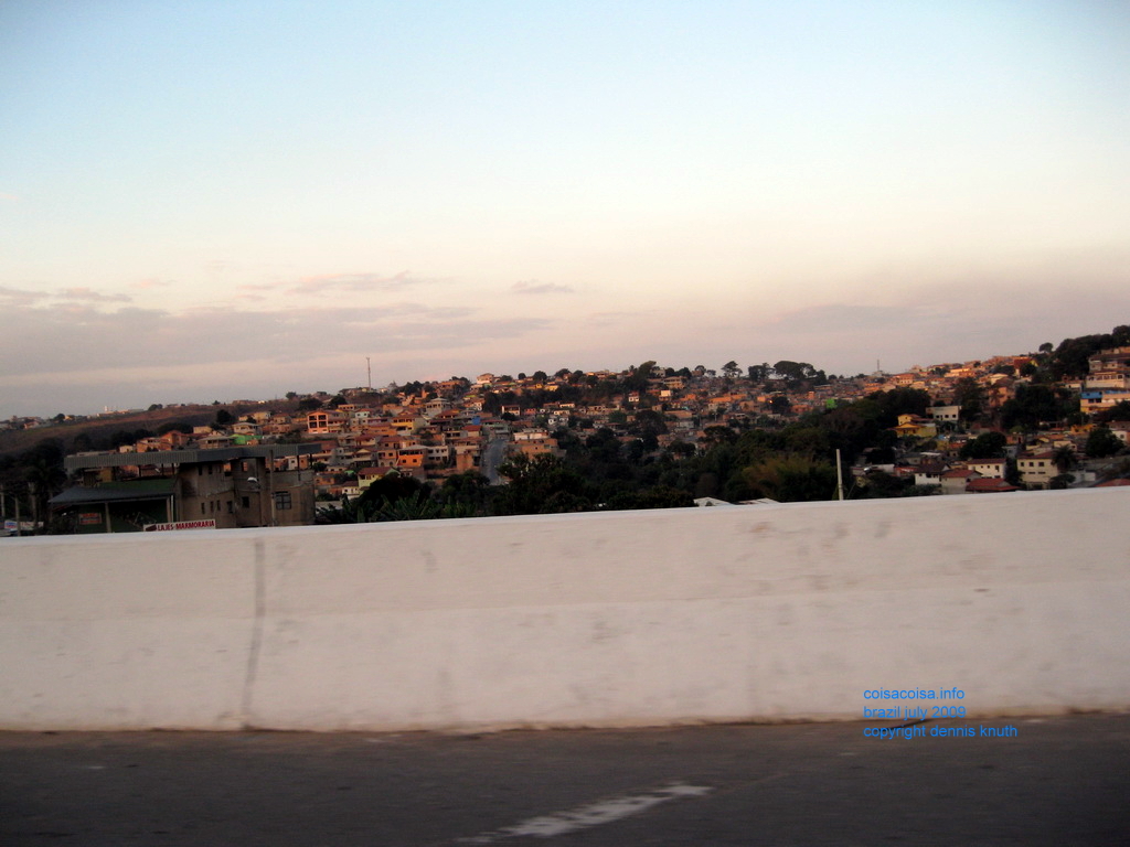 Highway barrier and Homes near Belo Horizonte