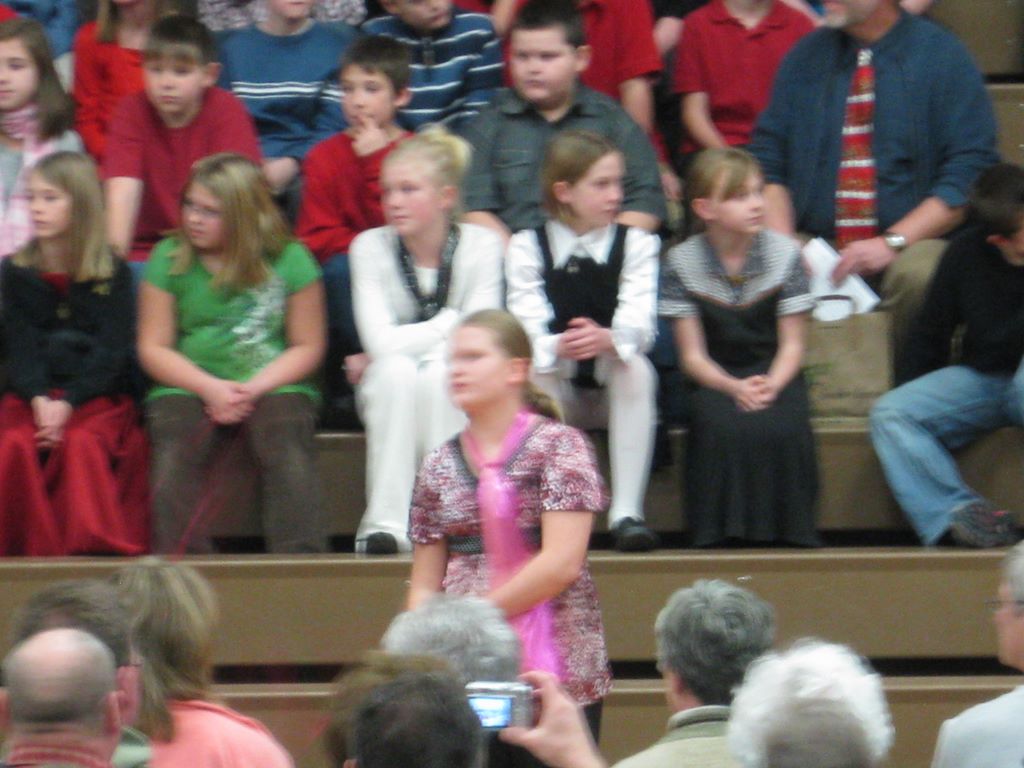 2009_12_10_kelsey_school_xmas_13.jpg (large)