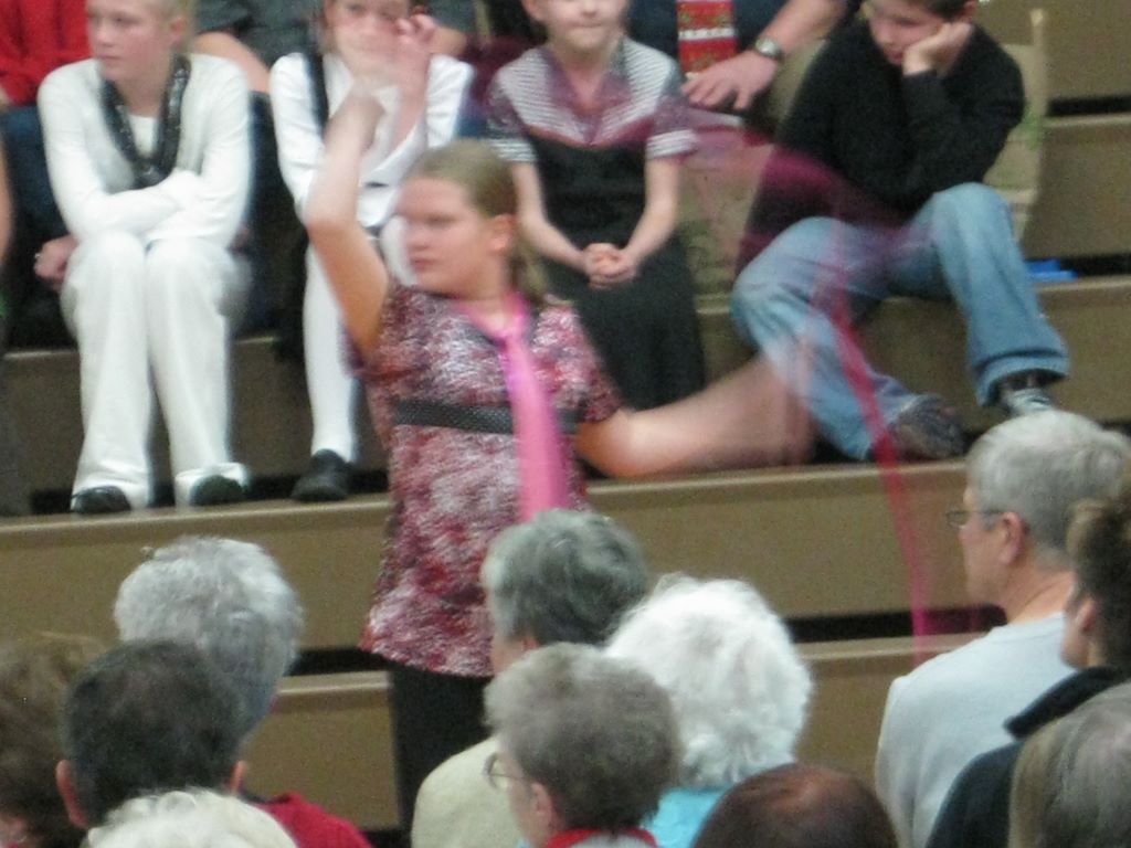 2009_12_10_kelsey_school_xmas_17.jpg (large)