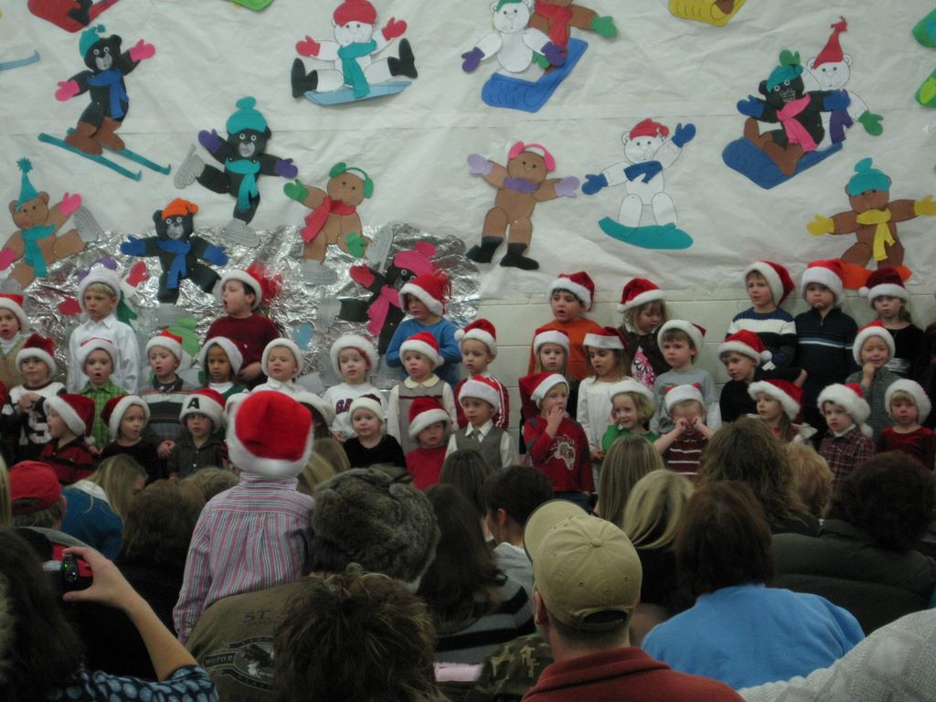 2009_12_17_jared_school_xmas_08.jpg (large)