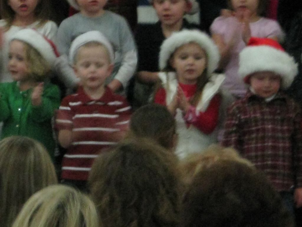 2009_12_17_jared_school_xmas_13.jpg (large)