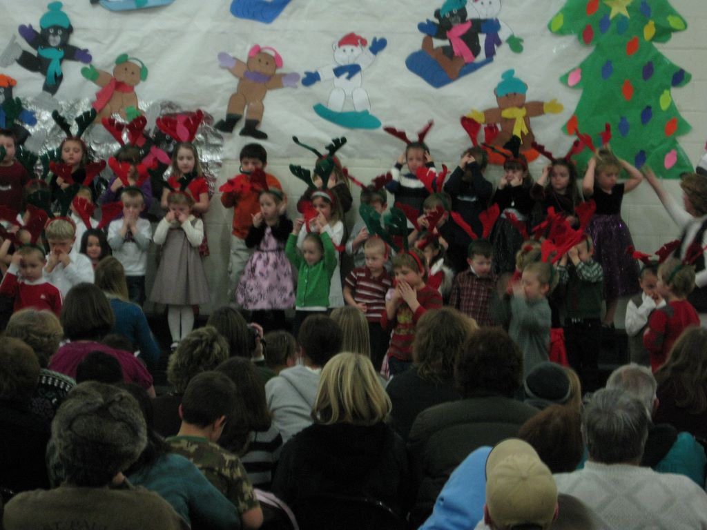 2009_12_17_jared_school_xmas_16.jpg (large)