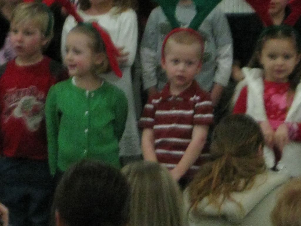 2009_12_17_jared_school_xmas_17.jpg (large)