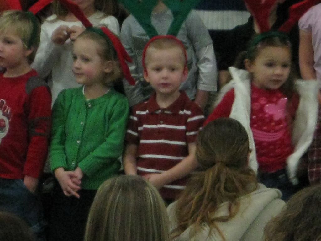 2009_12_17_jared_school_xmas_18.jpg (large)