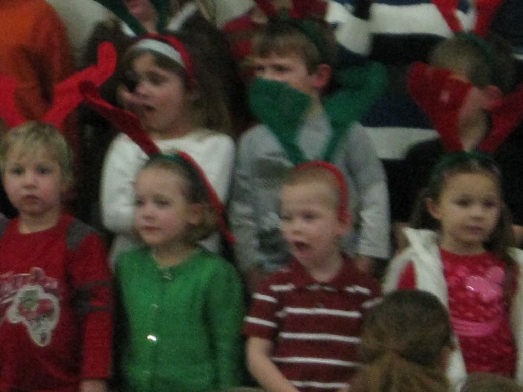 2009_12_17_jared_school_xmas_19.jpg (large)