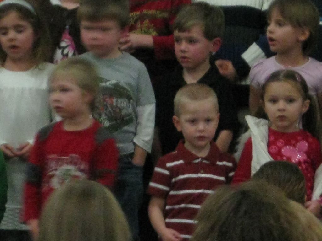 2009_12_17_jared_school_xmas_20.jpg (large)