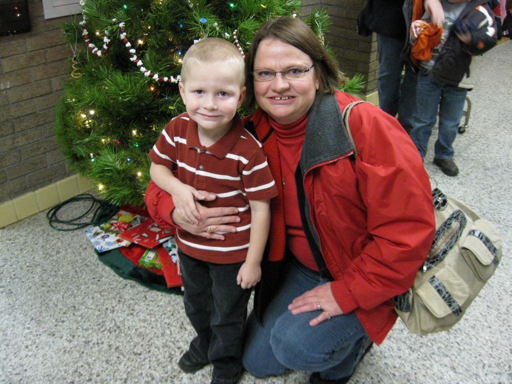 2009_12_17_jared_school_xmas_28.jpg (large)