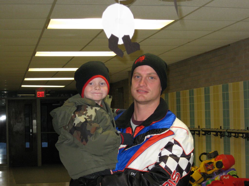 2009_12_17_jared_school_xmas_29.jpg (large)