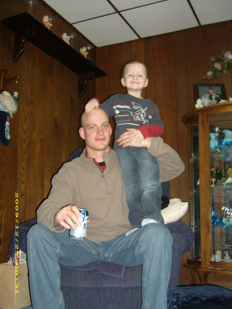 2009_12_25_n_k_moore_at_kellys_xmas_05.jpg (large)