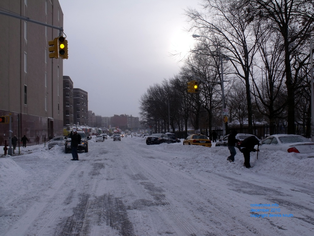 Elmhurst Queens Broadway December 27 2010 (large)