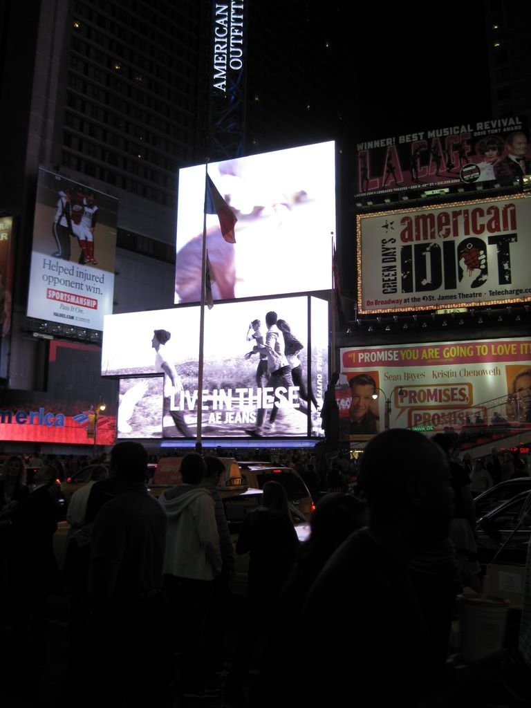 2010_09_21_times_sq_broadwy_05.jpg (large)