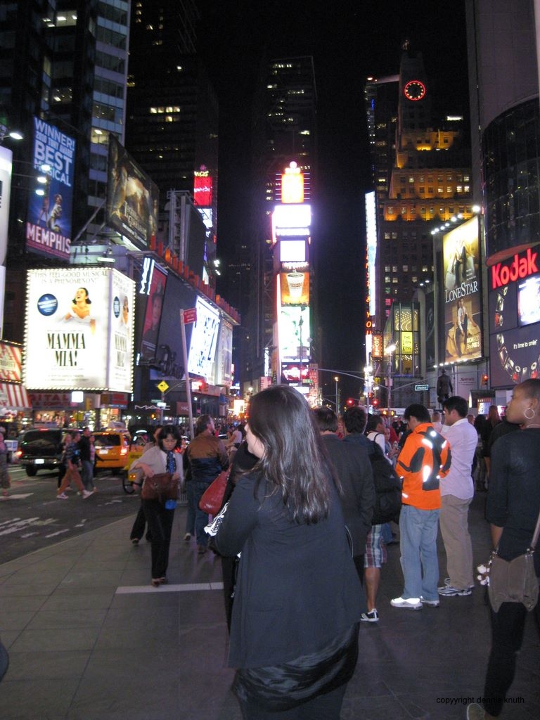 2010_09_21_times_sq_broadwy_10.jpg (large)