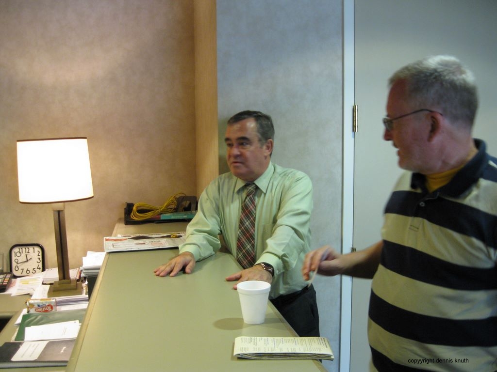 2010_09_23_heltons_office_03.jpg (large)