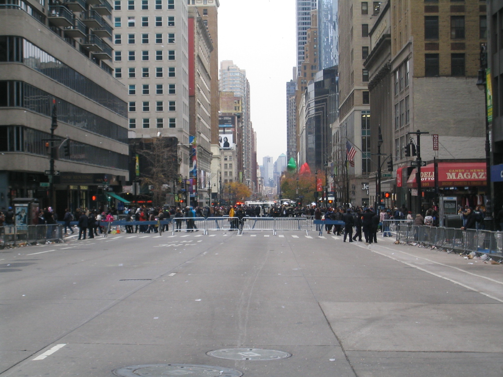 2010_11_25_thanksgiving_parade_20.jpg (large)