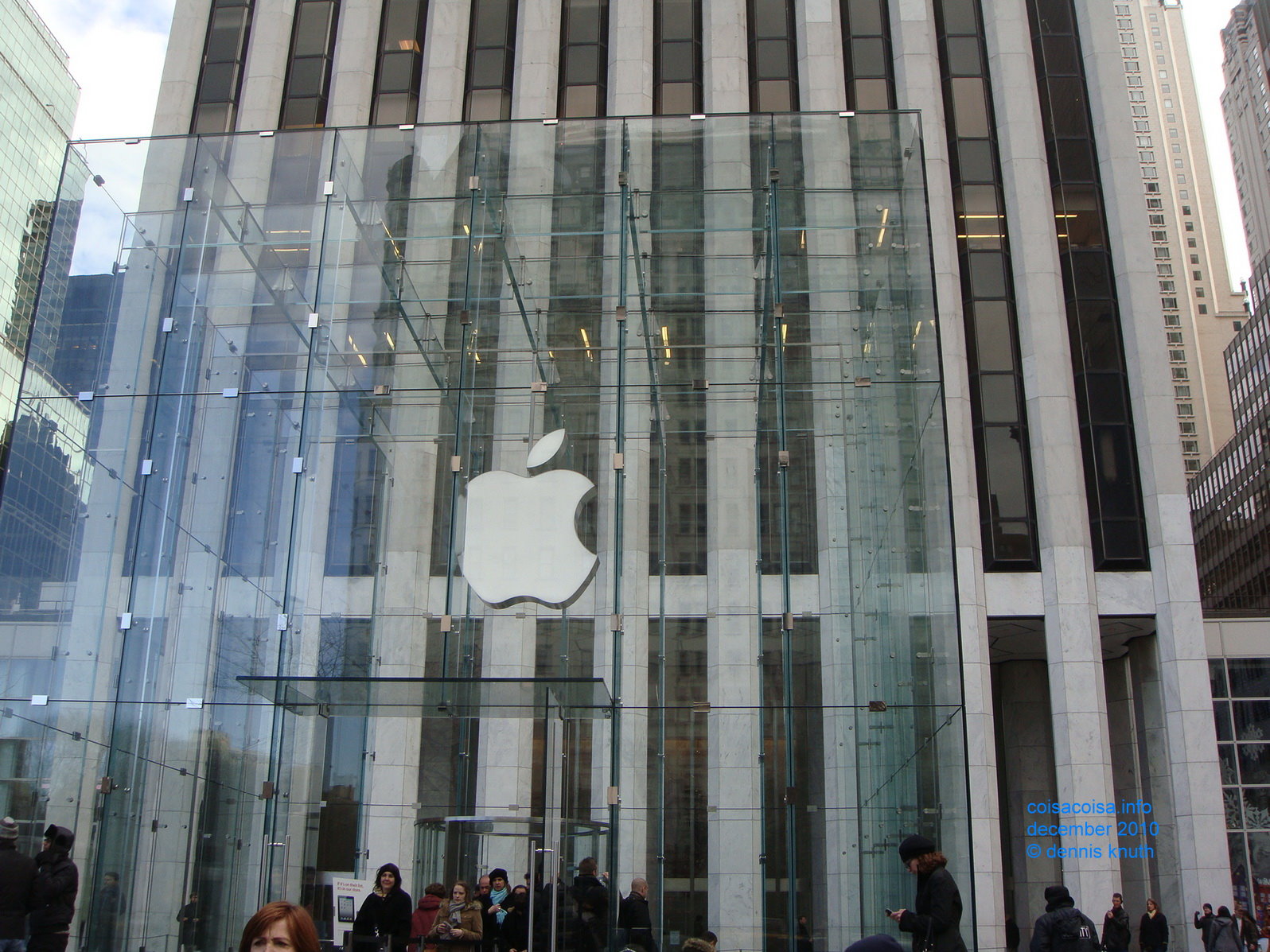 2010_12_19_apple_ny_001.jpg (large)