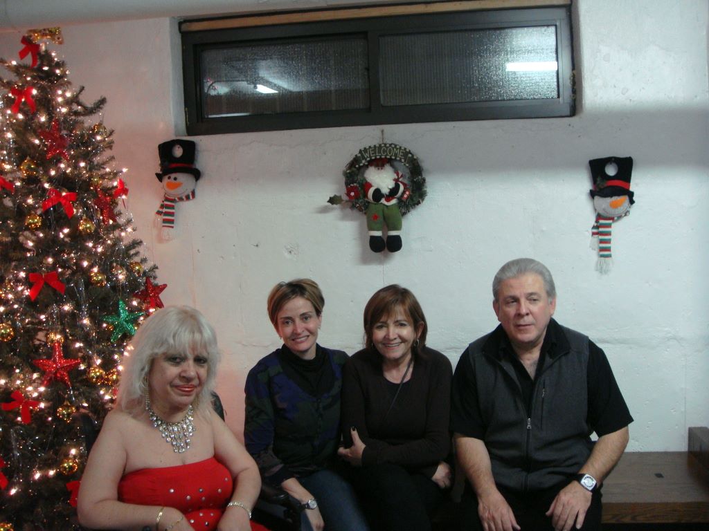 2010_12_19_elmhurst_party_ny_002.jpg (large)