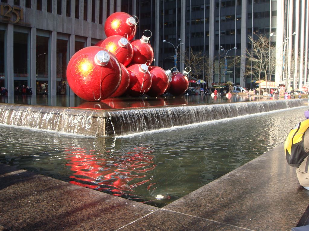 2010_12_19_fifth_ave_fountain_ny_001.jpg (large)