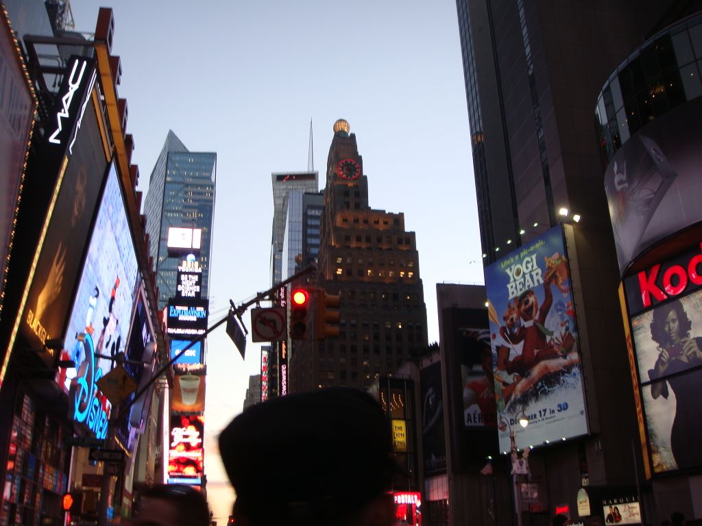 

2010_12_19_times_square_ny_002.jpg (large)