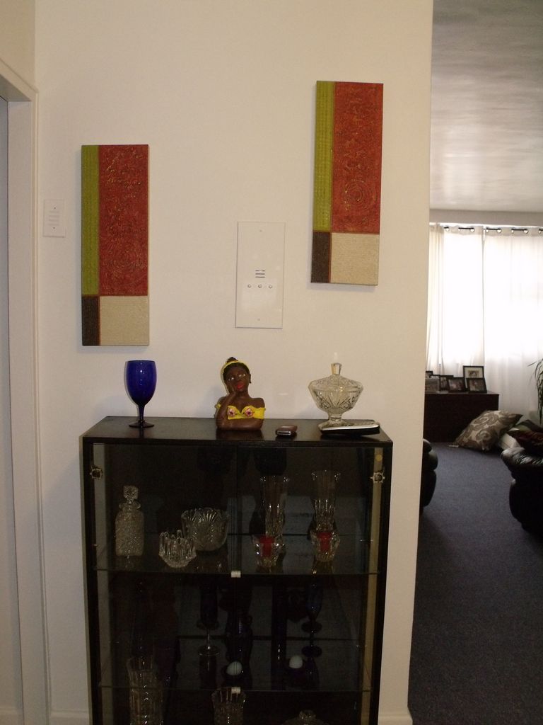 Entry area from the front door into the dinning area