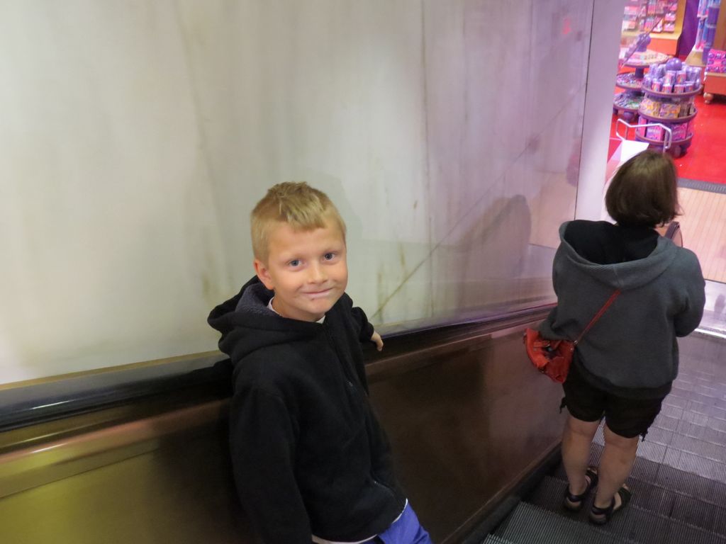 2014_09_22_fao_schwarts_0005_1.jpg (large)