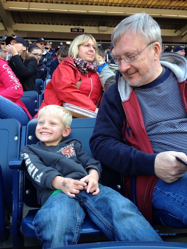 
2014_04_26_colin_and_justin_ny_yankees_img_0015.jpg (large)