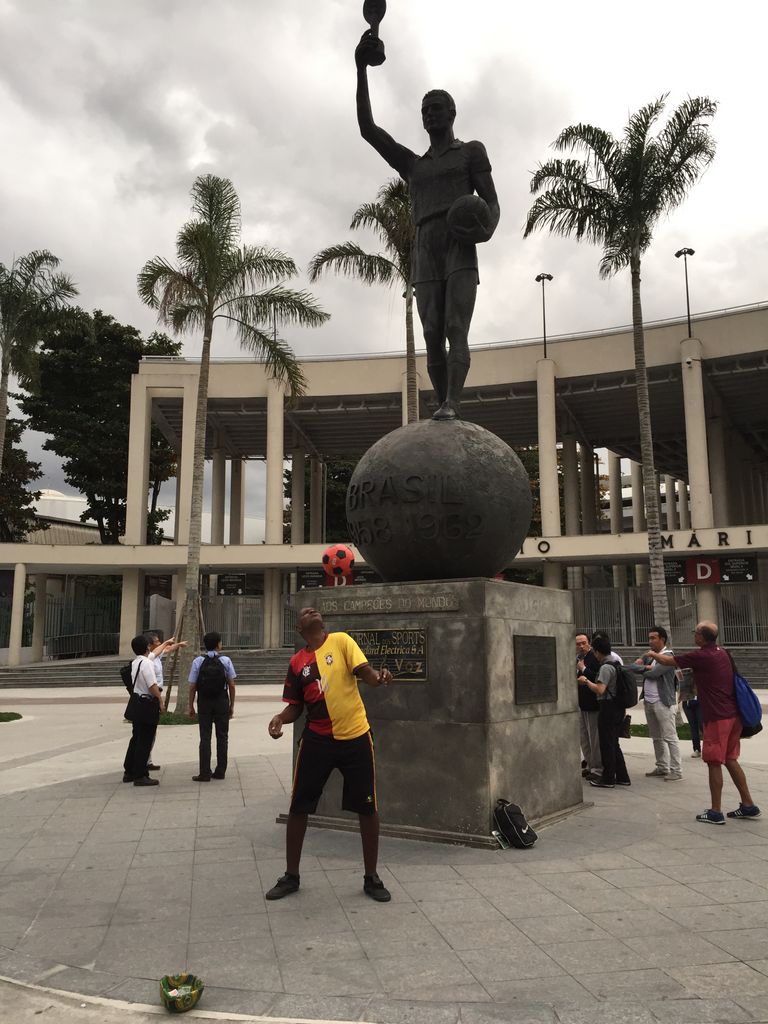 Soccer juggler at Maracanã Stadium